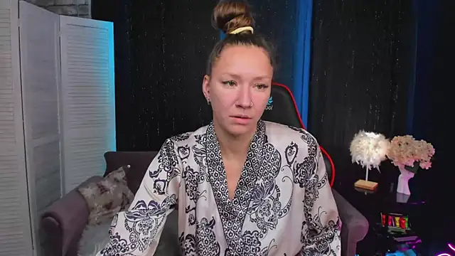 Snapshot of SarahCoksss chatting on November 11, 2025, 12:54 am SarahCoksss online show from November 11, 2025, 12:54 am