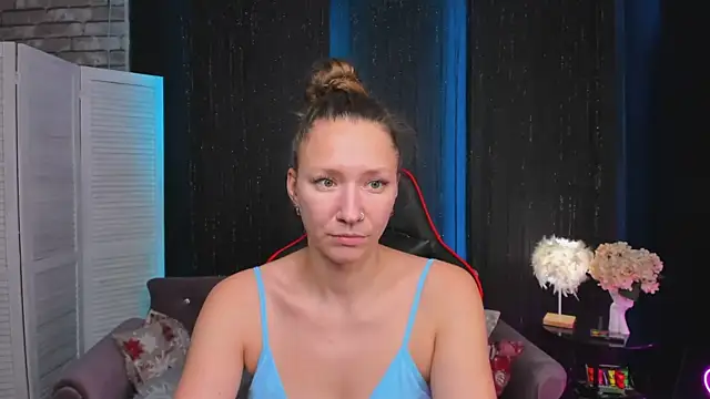 Snapshot of SarahCoksss chatting on November 25, 2025, 12:10 am SarahCoksss online show from November 25, 2025, 12:10 am