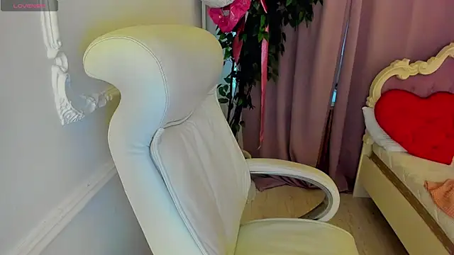 Snapshot of Lily_Marlin chatting on May 24, 2026, 4:01 pm Lily Marlin online show from May 24, 2026, 4:01 pm