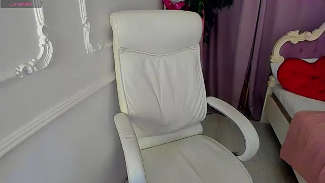 Snapshot of Lily_Marlin chatting on May 29, 2026, 1:36 am Lily Marlin online show from May 29, 2026, 1:36 am