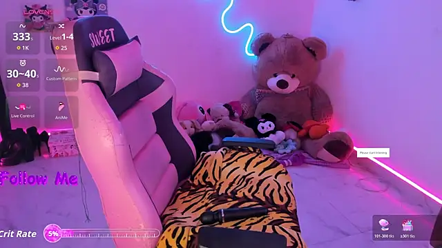 Snapshot of AshantiiSweet chatting on November 14, 2025, 12:20 am AshantiiSweet online show from November 14, 2025, 12:20 am