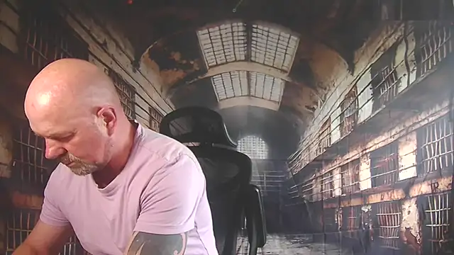Snapshot of ManlyPrisonGuy chatting on June 1, 2026, 9:11 am ManlyPrisonGuy online show from June 1, 2026, 9:11 am