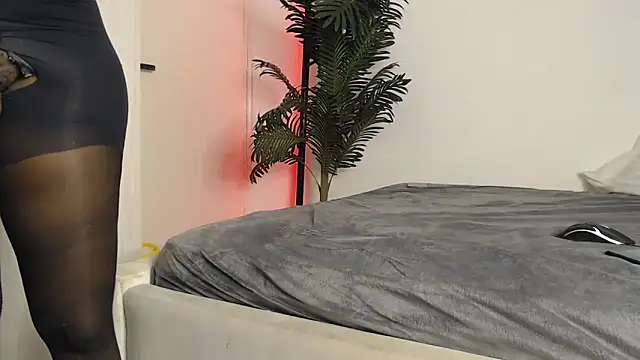 Snapshot of CurvyGlass chatting on November 12, 2025, 2:01 am CurvyGlass online show from November 12, 2025, 2:01 am