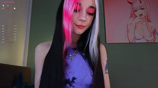 Snapshot of TristaRoht chatting on December 9, 2024, 3:11 pm TristaRoht online show from December 9, 2024, 3:11 pm