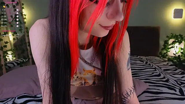 Snapshot of TristaRoht chatting on January 11, 2025, 9:15 pm TristaRoht online show from January 11, 2025, 9:15 pm