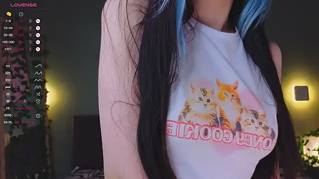 Snapshot of TristaRoht chatting on March 10, 2025, 5:18 pm TristaRoht online show from March 10, 2025, 5:18 pm