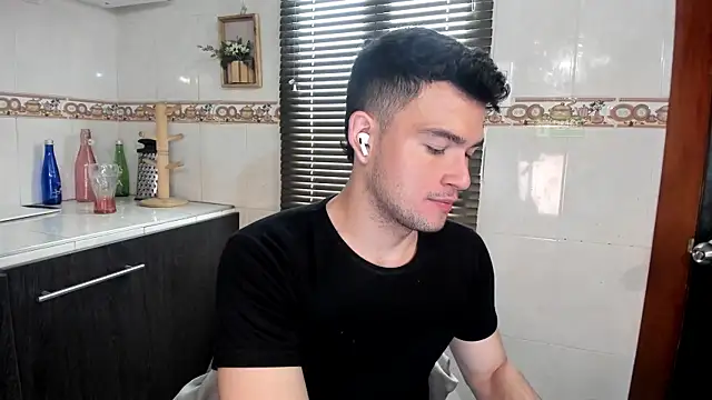 Andy-Vera online show from December 17, 2025, 1:55 am