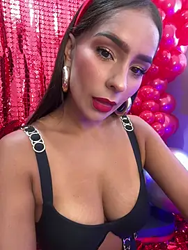 Snapshot of Mau_White chatting on February 10, 2025, 5:41 pm Mau White online show from February 10, 2025, 5:41 pm