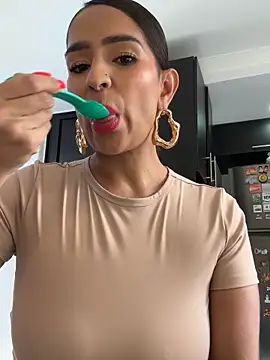 Snapshot of Mau_White chatting on September 14, 2025, 9:25 pm Mau White online show from September 14, 2025, 9:25 pm