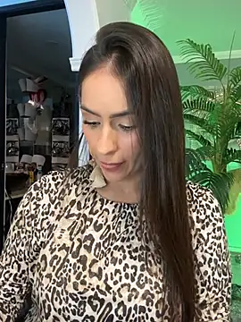 Mau White online show from July 3, 2026, 1:01 am