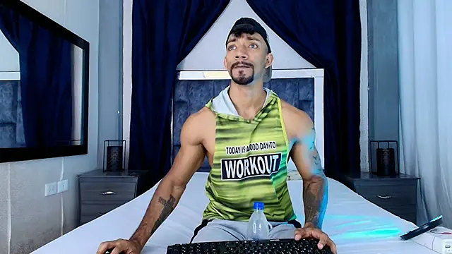 Snapshot of Manolo_Hot1 chatting on January 14, 2025, 2:00 pm Manolo Hot1 online show from January 14, 2025, 2:00 pm