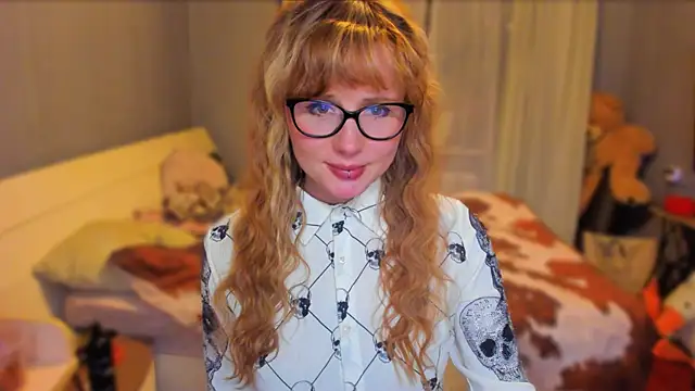 KlementinaBbG online show from October 13, 2025, 8:20 pm