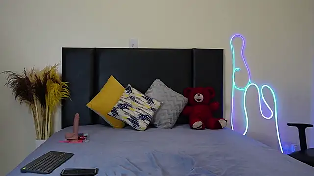 RosesRRed online show from December 15, 2024, 1:02 am