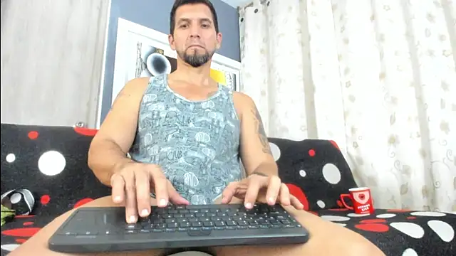 Snapshot of JULESLAKES chatting on June 3, 2026, 2:33 pm JULESLAKES online show from June 3, 2026, 2:33 pm