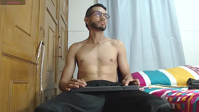 Snapshot of russthiago chatting on May 6, 2026, 2:11 pm russthiago online show from May 6, 2026, 2:11 pm