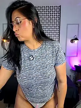 Amber gold  online show from May 22, 2026, 2:40 am