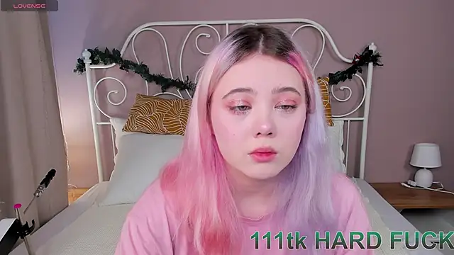   KawaiiYuki   online show from January 2, 2025, 8:39 am