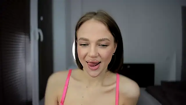 sarahphyllis online show from January 7, 2025, 5:53 pm