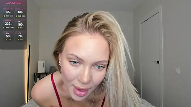 sarahphyllis online show from April 24, 2026, 8:55 pm