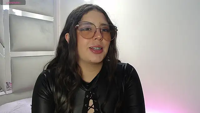 Snapshot of Paola_Lyon_ chatting on March 5, 2025, 7:17 pm Paola Lyon online show from March 5, 2025, 7:17 pm