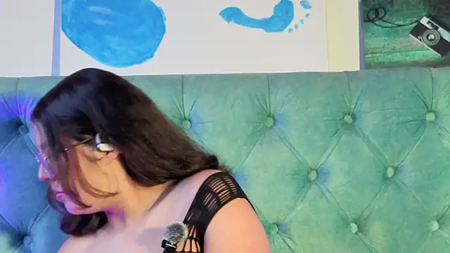 Paola Lyon  online show from April 29, 2026, 6:14 pm