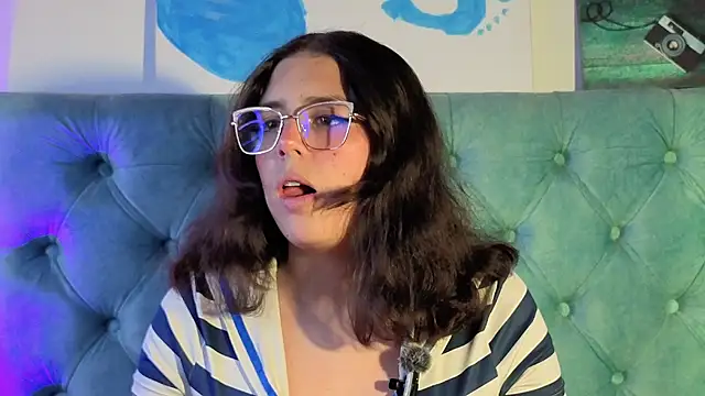 Paola Lyon  online show from April 30, 2026, 6:03 pm