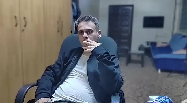 Snapshot of Arabeyes chatting on December 6, 2024, 6:50 pm Arabeyes online show from December 6, 2024, 6:50 pm