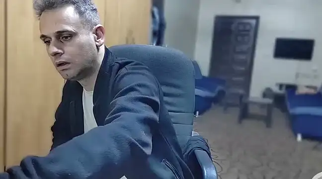 Snapshot of Arabeyes chatting on December 6, 2024, 10:52 pm Arabeyes online show from December 6, 2024, 10:52 pm