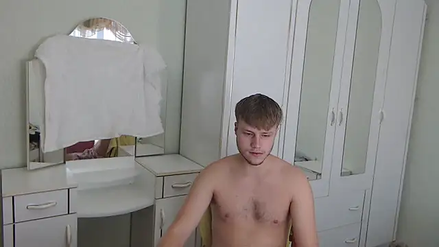 Snapshot of Zoro1999 chatting on December 14, 2024, 6:02 am Zoro1999 online show from December 14, 2024, 6:02 am