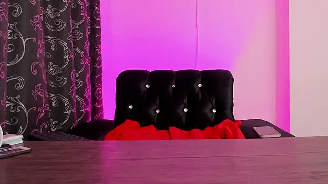 Snapshot of Mialenox chatting on December 28, 2024, 1:18 am Mialenox online show from December 28, 2024, 1:18 am