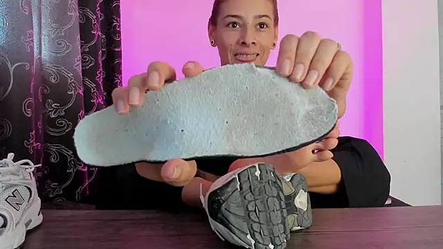 Snapshot of Mialenox chatting on December 29, 2024, 7:22 pm Mialenox online show from December 29, 2024, 7:22 pm