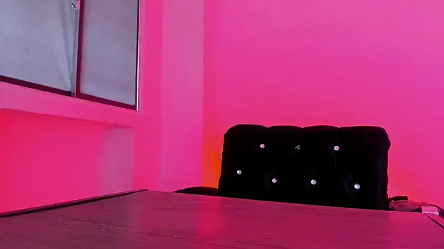 Snapshot of Mialenox chatting on February 10, 2025, 8:21 pm Mialenox online show from February 10, 2025, 8:21 pm