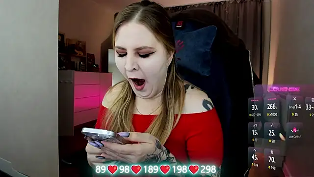 Olivia Munk online show from December 19, 2025, 4:30 am