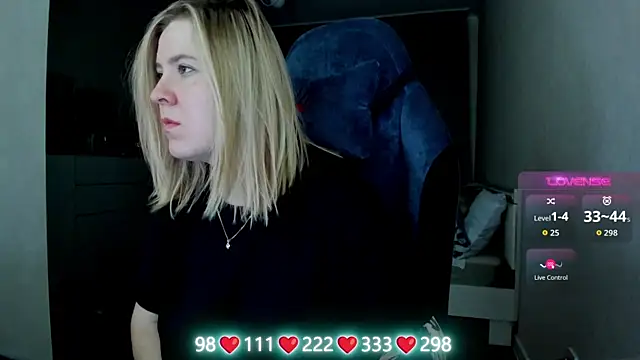 Olivia Munk online show from April 26, 2026, 3:37 am