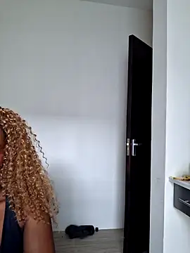 Snapshot of Kamdollie chatting on October 28, 2025, 8:18 am Kamdollie online show from October 28, 2025, 8:18 am