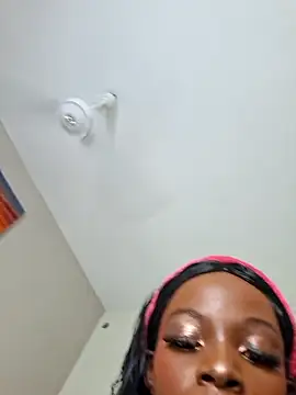 Snapshot of Kamdollie chatting on November 22, 2025, 6:45 am Kamdollie online show from November 22, 2025, 6:45 am