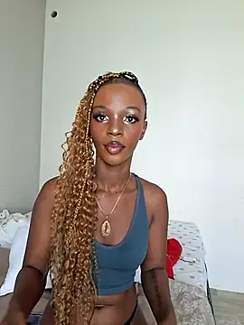 Snapshot of Kamdollie chatting on November 28, 2025, 7:22 am Kamdollie online show from November 28, 2025, 7:22 am