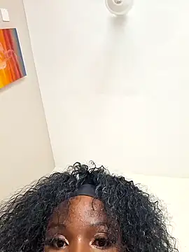 Snapshot of Kamdollie chatting on December 4, 2025, 7:17 am Kamdollie online show from December 4, 2025, 7:17 am