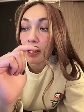 Snapshot of MichelleFerry_ chatting on February 1, 2025, 5:07 am MichelleFerry online show from February 1, 2025, 5:07 am