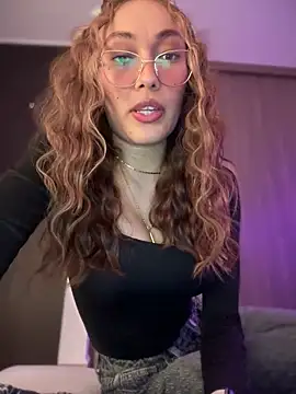 Snapshot of MichelleFerry_ chatting on March 3, 2025, 1:42 am MichelleFerry online show from March 3, 2025, 1:42 am