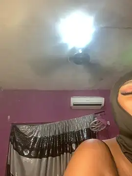 sweet1111 online show from January 5, 2025, 10:40 pm