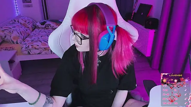 Snapshot of Yumi_Youkai chatting on December 17, 2025, 10:38 pm Yumi Youkai online show from December 17, 2025, 10:38 pm