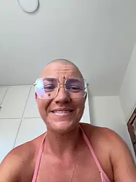 PaulinaSchubert1 online show from May 31, 2026, 1:40 pm