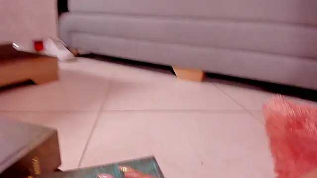 DAHLIA BROWNIE online show from January 5, 2025, 8:22 am