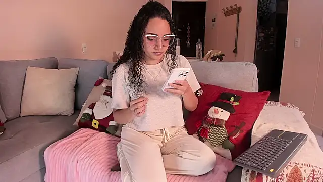 DAHLIA BROWNIE online show from December 1, 2025, 3:55 am