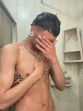 Snapshot of Mollly_n_david chatting on March 25, 2026, 6:14 pm Mollly n david online show from March 25, 2026, 6:14 pm