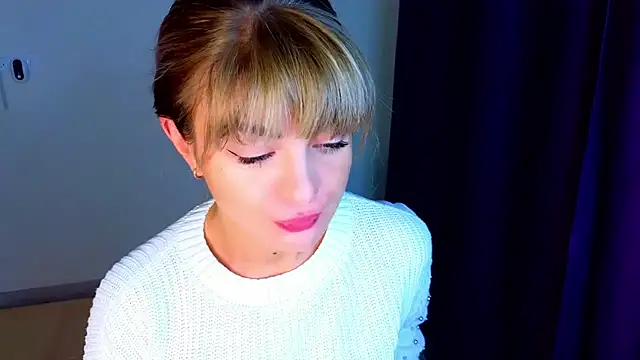  comefeelme  online show from October 22, 2025, 3:07 am