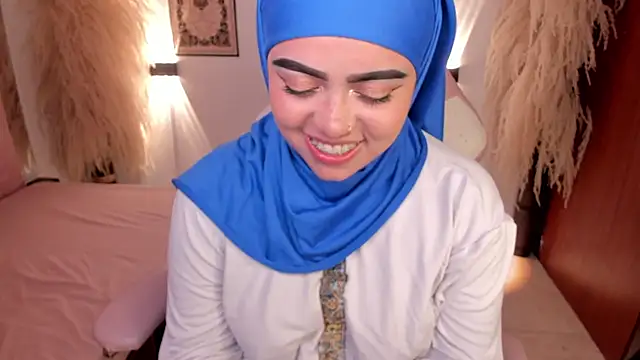 Snapshot of shayla_18 chatting on December 23, 2024, 9:18 pm shayla 18 online show from December 23, 2024, 9:18 pm