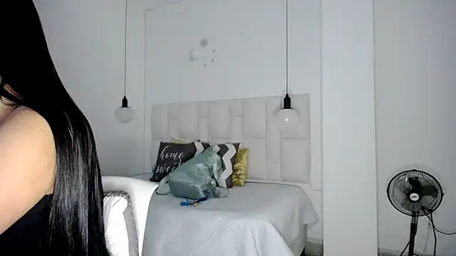 tiffany  pink online show from September 14, 2025, 5:23 pm