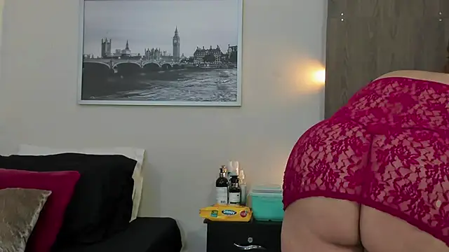 Cheryl JONES online show from September 21, 2025, 1:35 pm